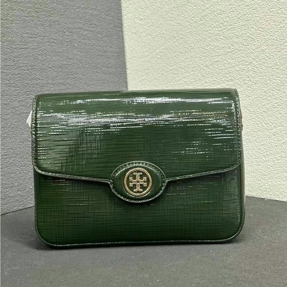 ToryBurch ROBINSON CROSSHATCHED CONVERTIBLE SHOULDER BAG 
Deep green